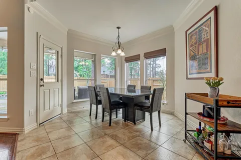 $750,000 | 11 East French Oaks Circle, The Woodlands, TX 77382