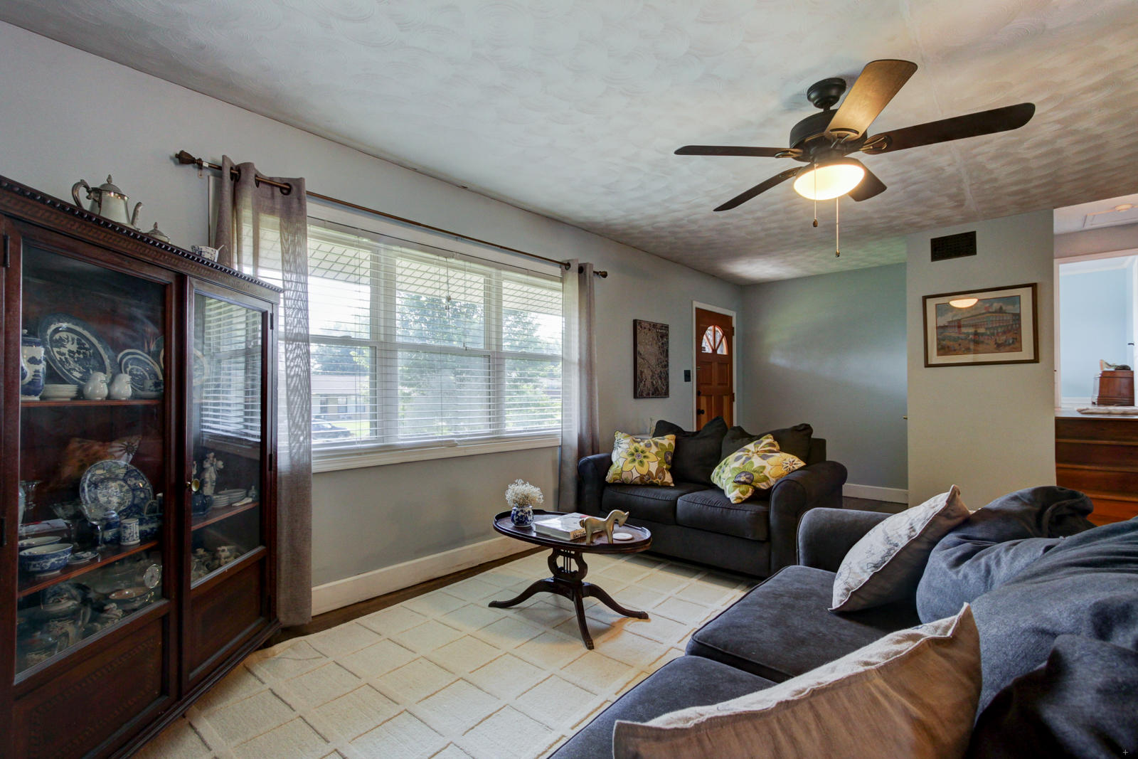 3105 Silverwood Road Knoxville, TN 37921 - Photo 4 of 20 04 Living Room