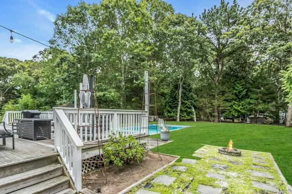 $1,149,000 | 104 B Squiretown Road, Hampton Bays, NY 11946