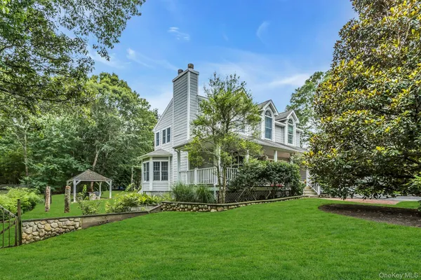 $1,149,000 | 104 B Squiretown Road, Hampton Bays, NY 11946