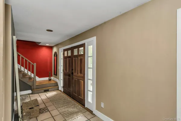 $1,149,000 | 104 B Squiretown Road, Hampton Bays, NY 11946