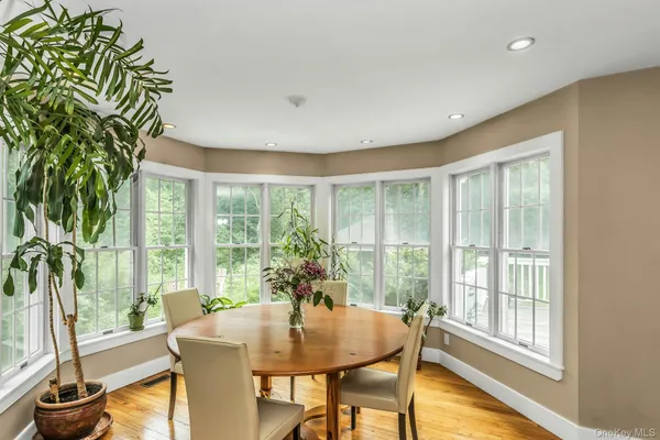 $1,149,000 | 104 B Squiretown Road, Hampton Bays, NY 11946