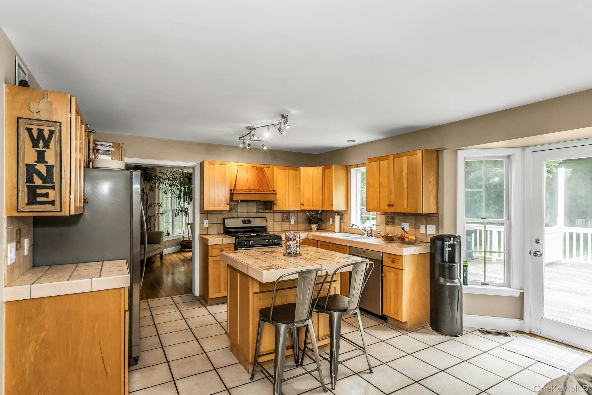 104 B Squiretown Road Hampton Bays, NY 11946 - Photo 10 of 29