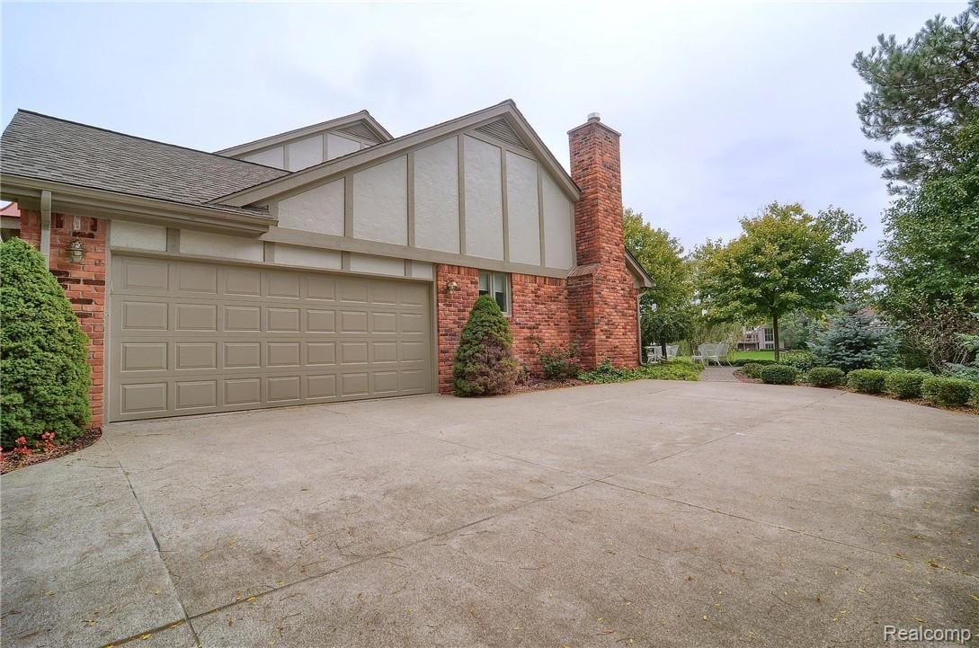 4864 Rivers Edge Drive Troy, MI 48098 - Photo 32 of 39 Garage.jpg