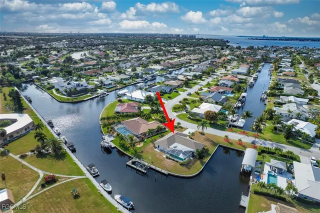 $925,000 | 1066 Clarellen Drive, Fort Myers, FL 33919