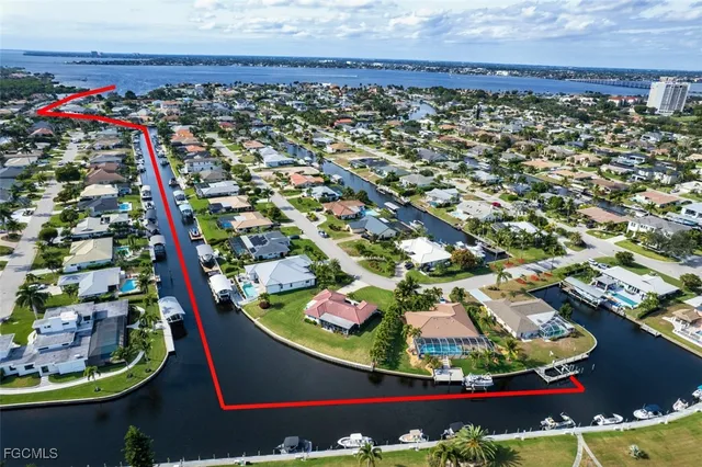 $925,000 | 1066 Clarellen Drive, Fort Myers, FL 33919