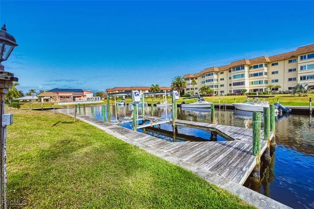 $925,000 | 1066 Clarellen Drive, Fort Myers, FL 33919