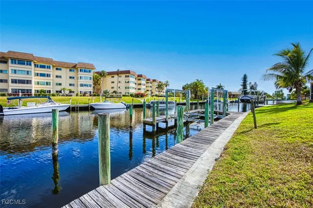 $925,000 | 1066 Clarellen Drive, Fort Myers, FL 33919