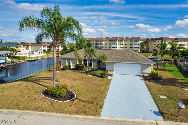 $925,000 | 1066 Clarellen Drive, Fort Myers, FL 33919
