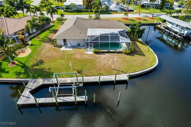 $925,000 | 1066 Clarellen Drive, Fort Myers, FL 33919