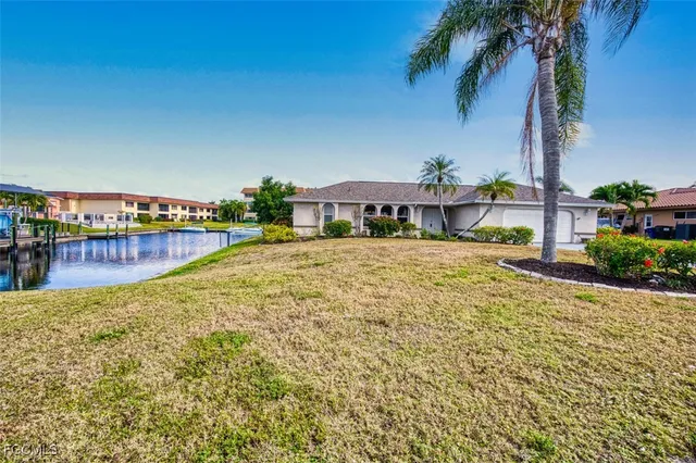 $925,000 | 1066 Clarellen Drive, Fort Myers, FL 33919
