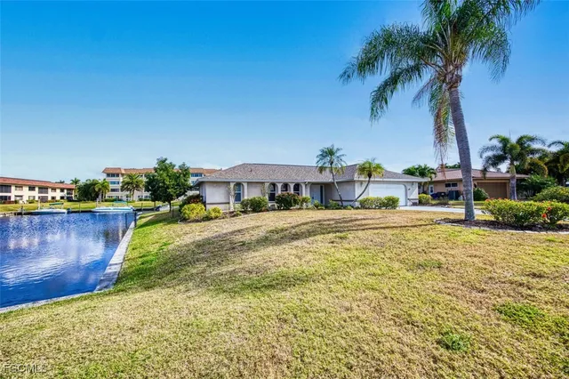 $925,000 | 1066 Clarellen Drive, Fort Myers, FL 33919