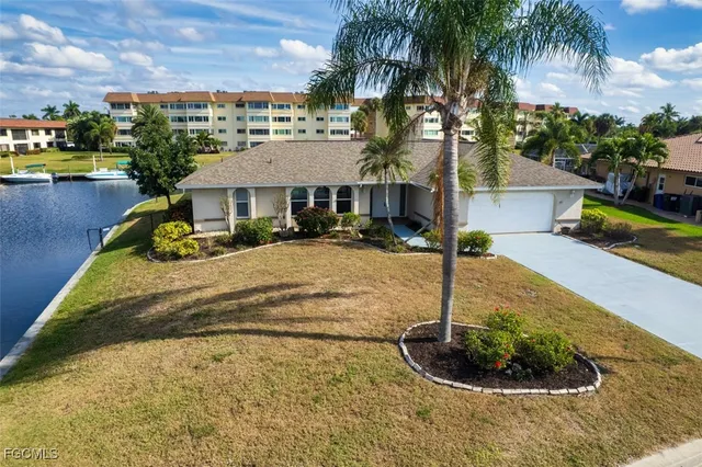 $925,000 | 1066 Clarellen Drive, Fort Myers, FL 33919
