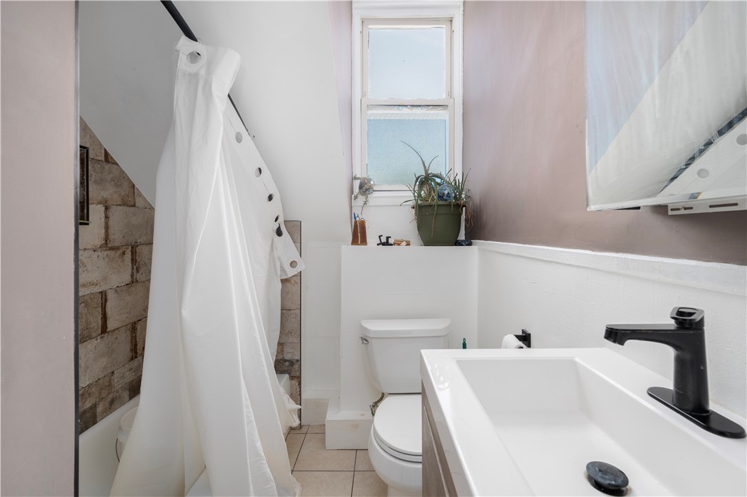 217 Amherst Street Providence, RI 02909 - Photo 8 of 23