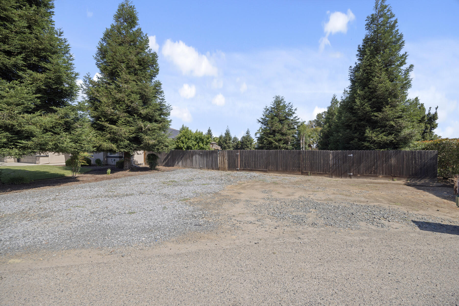 2208 West Benton Court Exeter, CA 93221 - Photo 73 of 84 73 - Front yard (1)