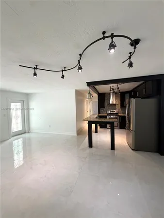$4,000 | 6472 Johnson Street, Unit 6472, Hollywood, FL 33024