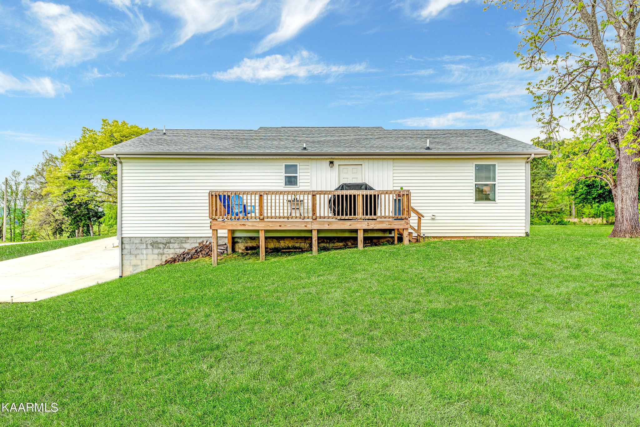 480 Deer Ridge Drive Rutledge, TN 37861 - Photo 5 of 23 a backyard of a house with table and chairs