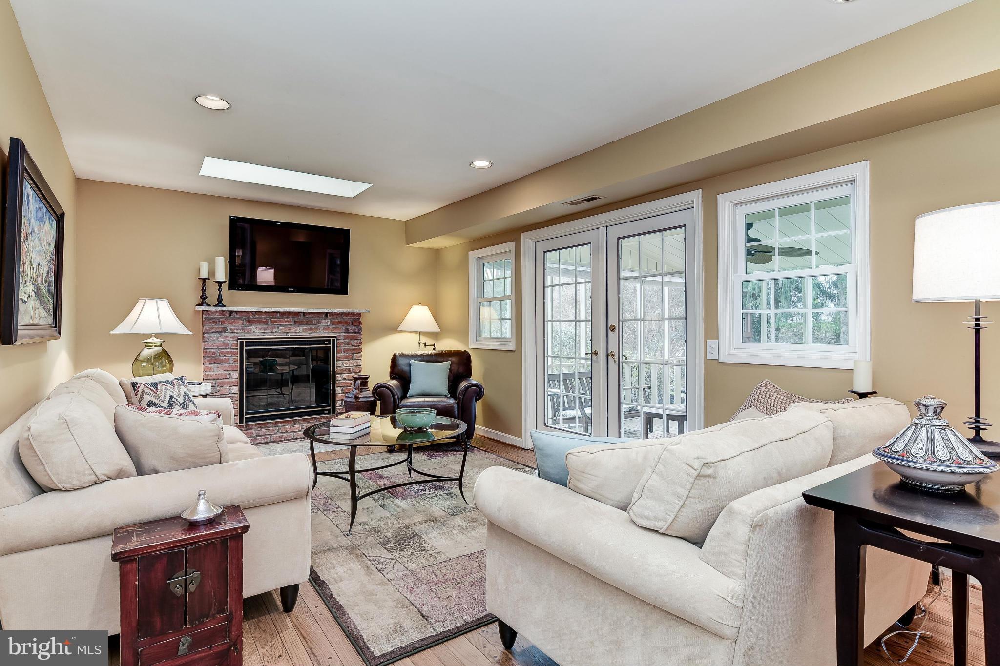 9204 Wooden Bridge Road Potomac, MD 20854 - Photo 9 of 22 Family Room