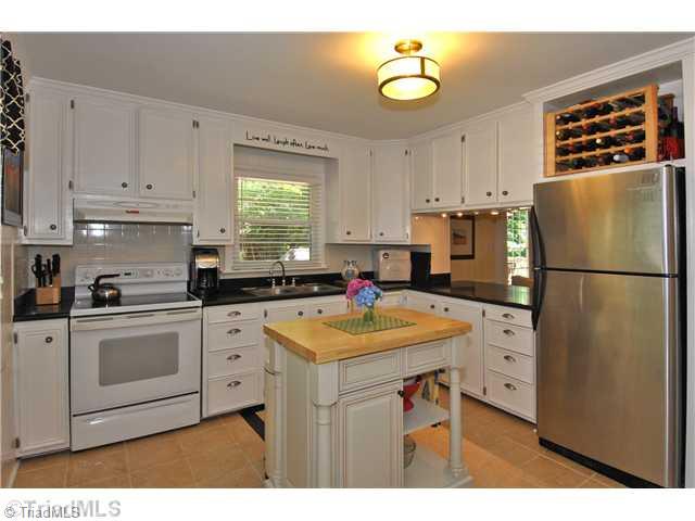 3600 Broadsword Road Winston-Salem, NC 27104 - Photo 4 of 11 Kitchen.