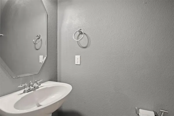 $2,600 | 2209 Geneva Lane, McKinney, TX 75072