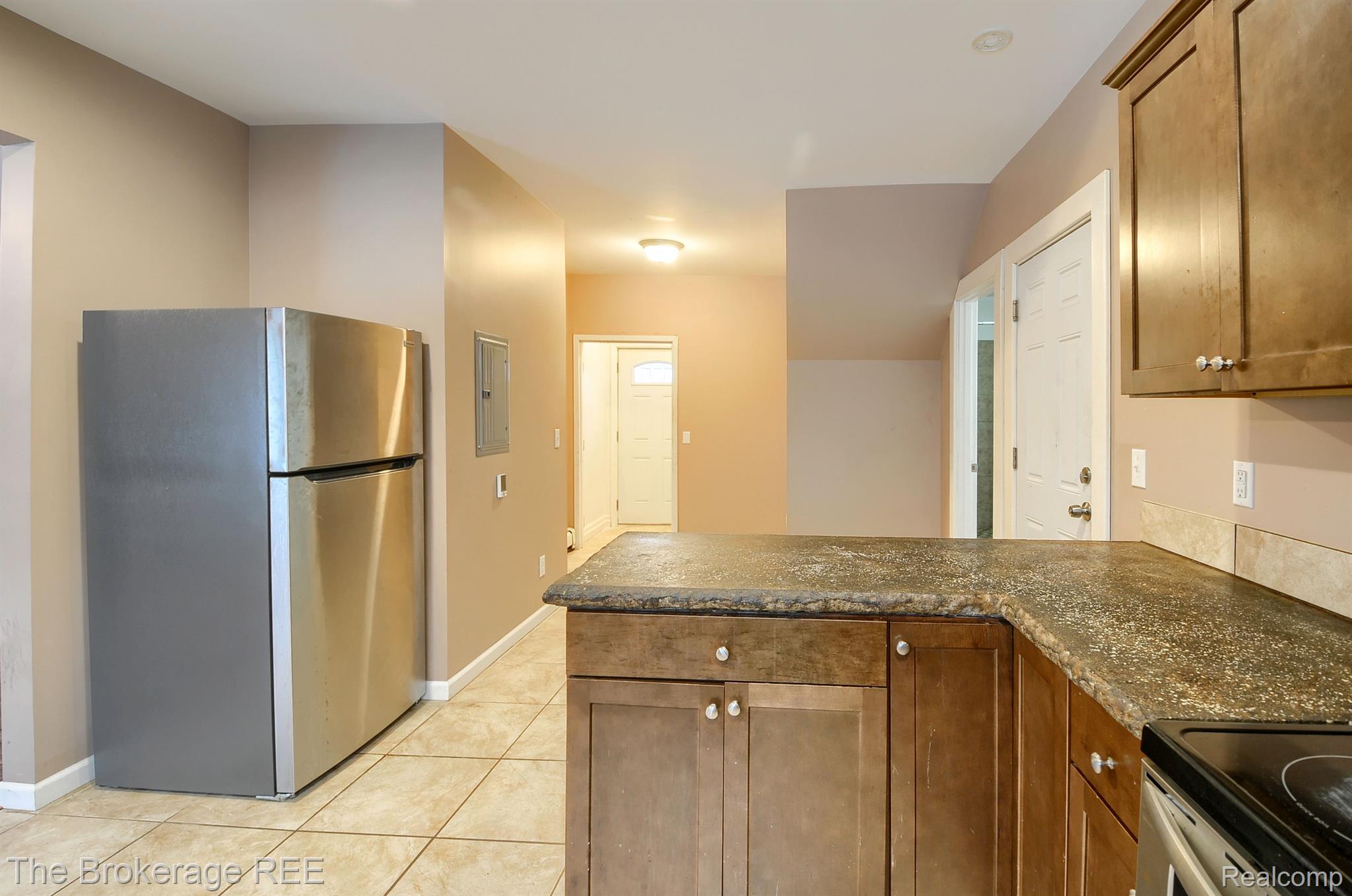 4047 South Center Road Burton, MI 48519 - Photo 9 of 48 Gallery Image 9