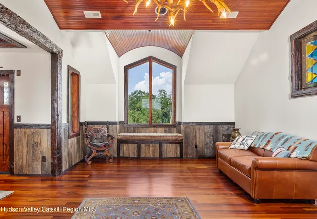 $2,995,000 | 165 Drake Road, Pleasant Valley, NY 12569