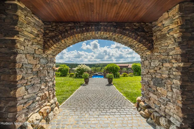 $2,995,000 | 165 Drake Road, Pleasant Valley, NY 12569