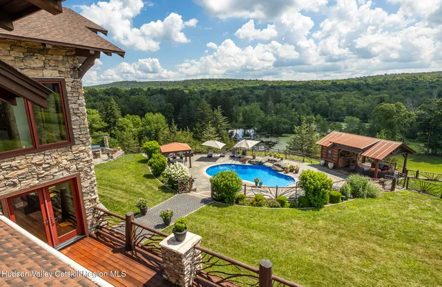 $2,995,000 | 165 Drake Road, Pleasant Valley, NY 12569