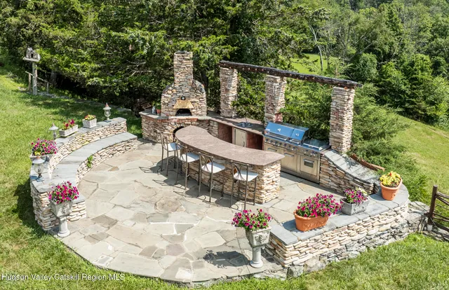 $2,995,000 | 165 Drake Road, Pleasant Valley, NY 12569