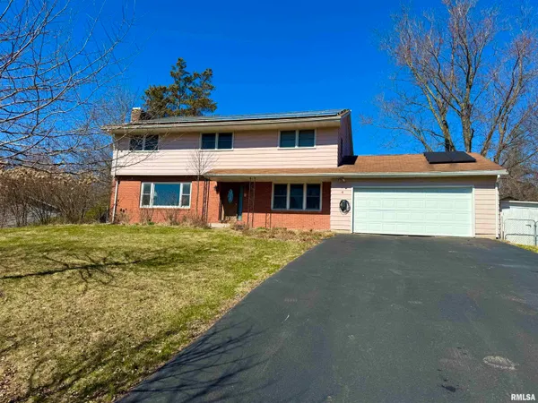$259,900 | 4 Woodland Lane, Macomb, IL 61455