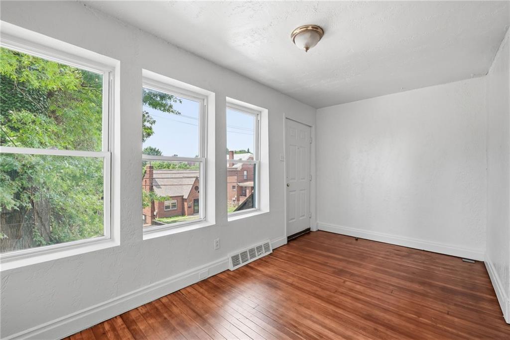 2927 Willett Road Pittsburgh, PA 15227 - Photo 8 of 26