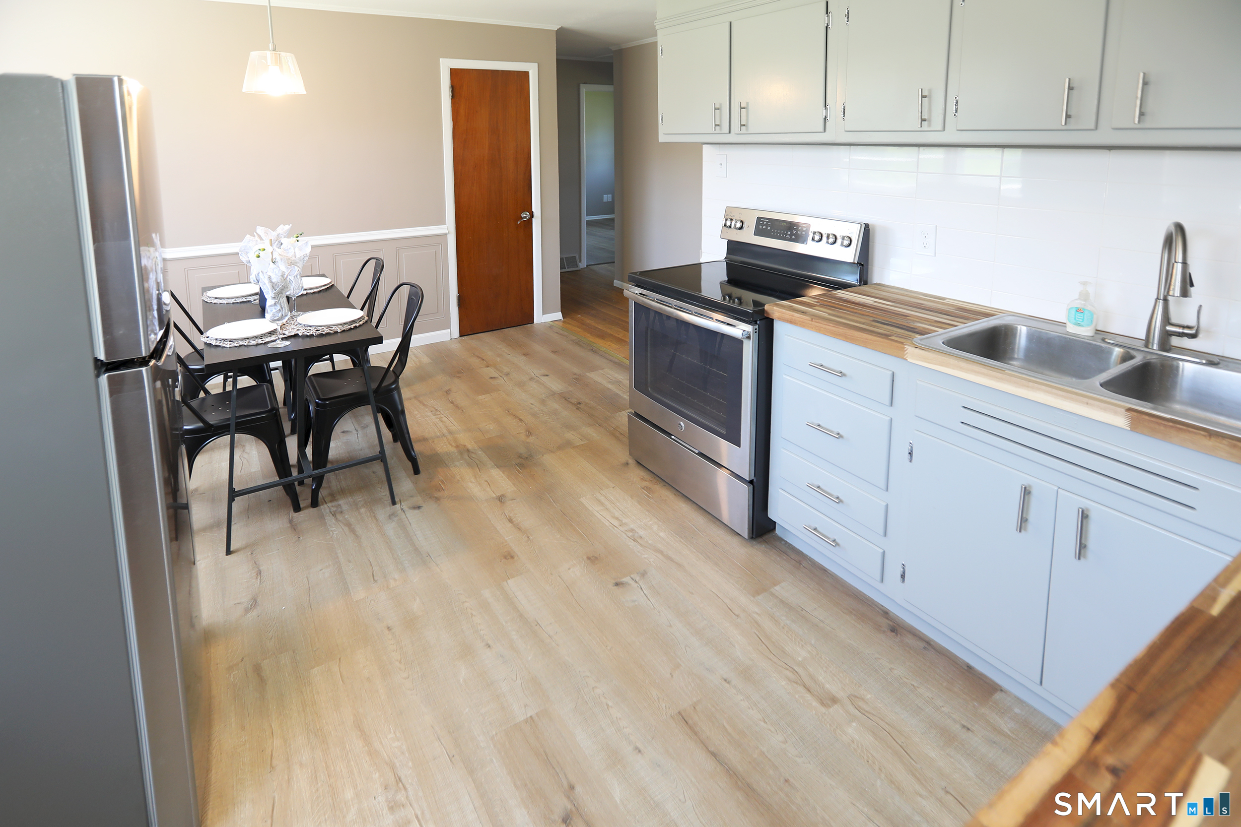 202 Reed Avenue Windsor Locks, CT 06096 - Photo 2 of 13