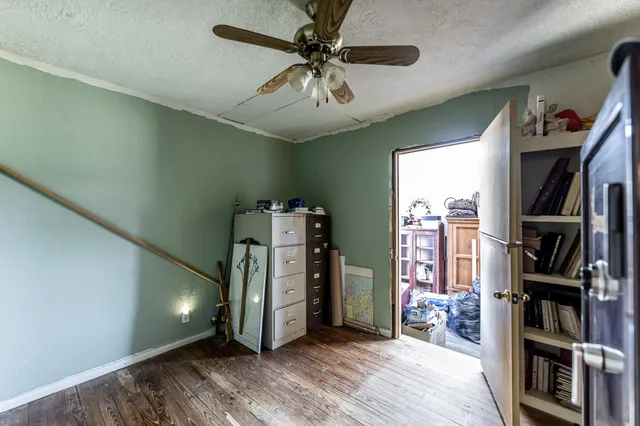 a view of a livingroom with furniture and workspace