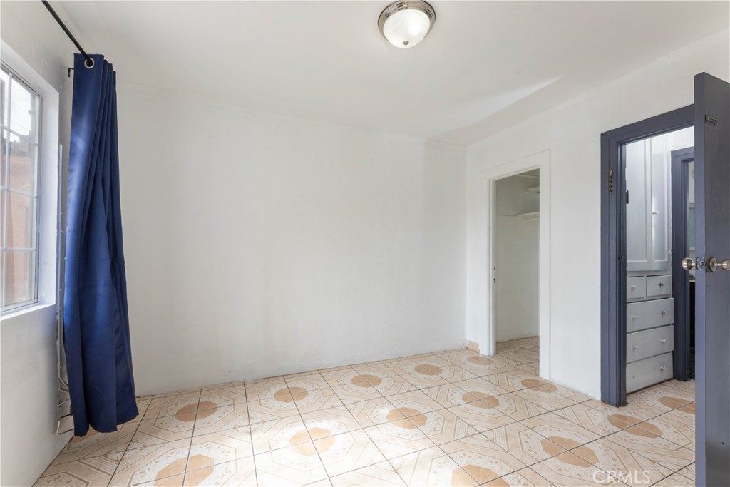 2000 Pacific Long Beach, CA 90806 - Photo 18 of 51 a view of an empty room and window