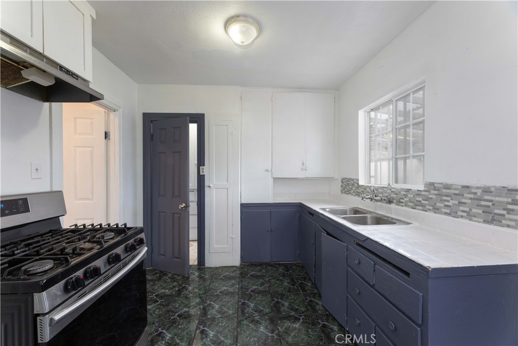 2000 Pacific Long Beach, CA 90806 - Photo 26 of 51 a kitchen with a stove and a sink