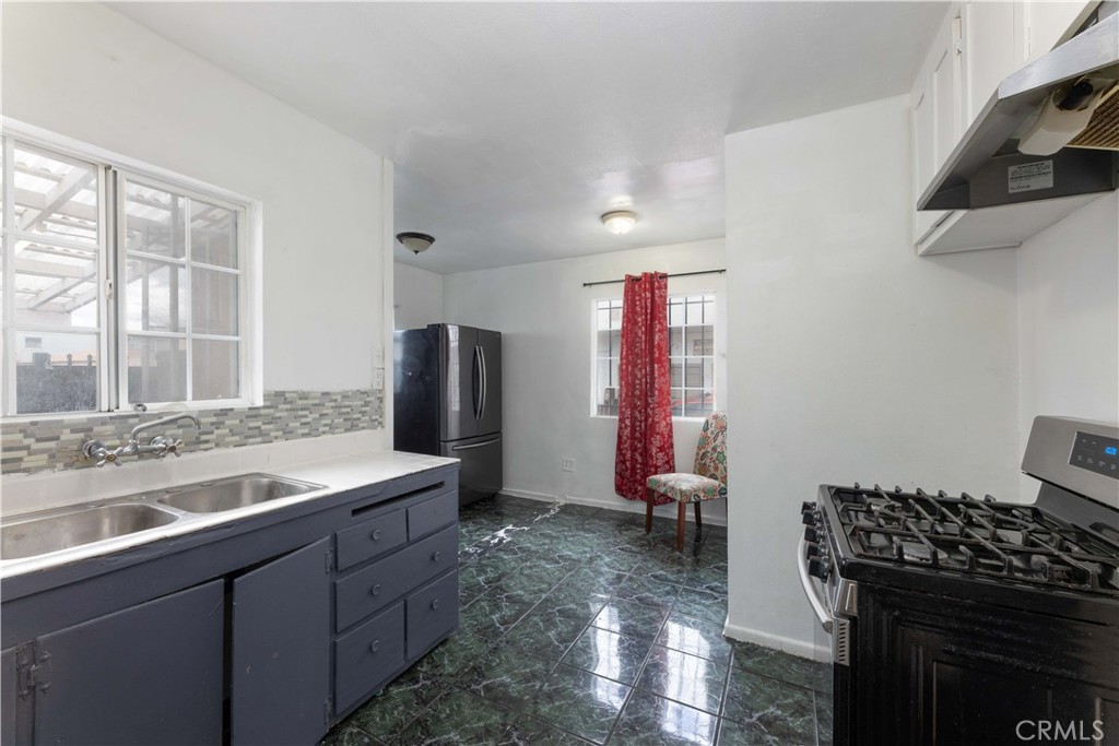 2000 Pacific Long Beach, CA 90806 - Photo 28 of 51 a kitchen with a sink stove and refrigerator