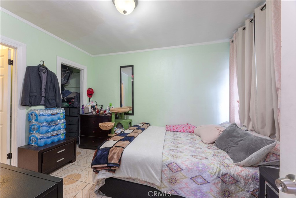 2000 Pacific Long Beach, CA 90806 - Photo 37 of 51 a bedroom with a bed and wooden floor