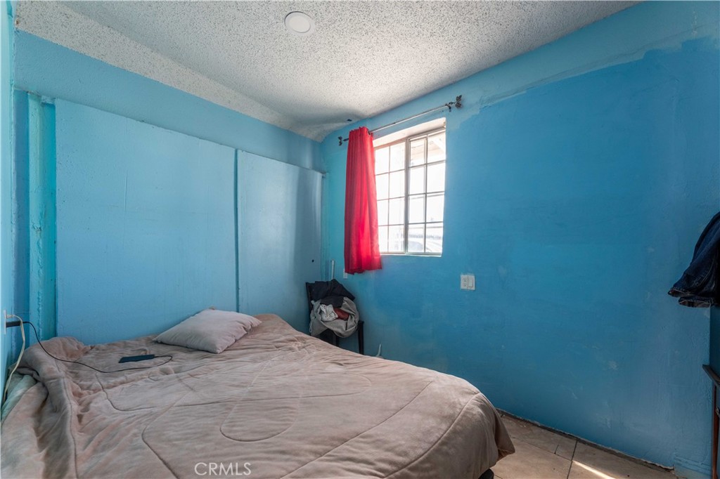 2000 Pacific Long Beach, CA 90806 - Photo 42 of 51 a bedroom with a bed and a window
