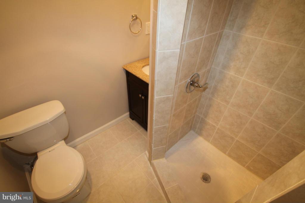 1251 Columbia Road Woodbridge, VA 22191 - Photo 12 of 19 Bath