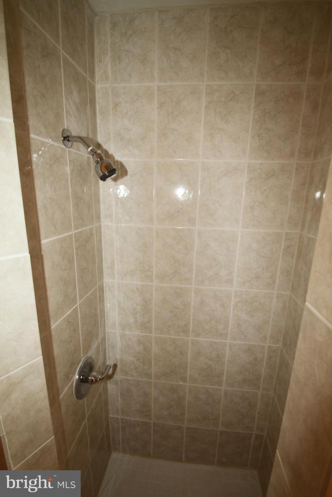 1251 Columbia Road Woodbridge, VA 22191 - Photo 13 of 19 Bath