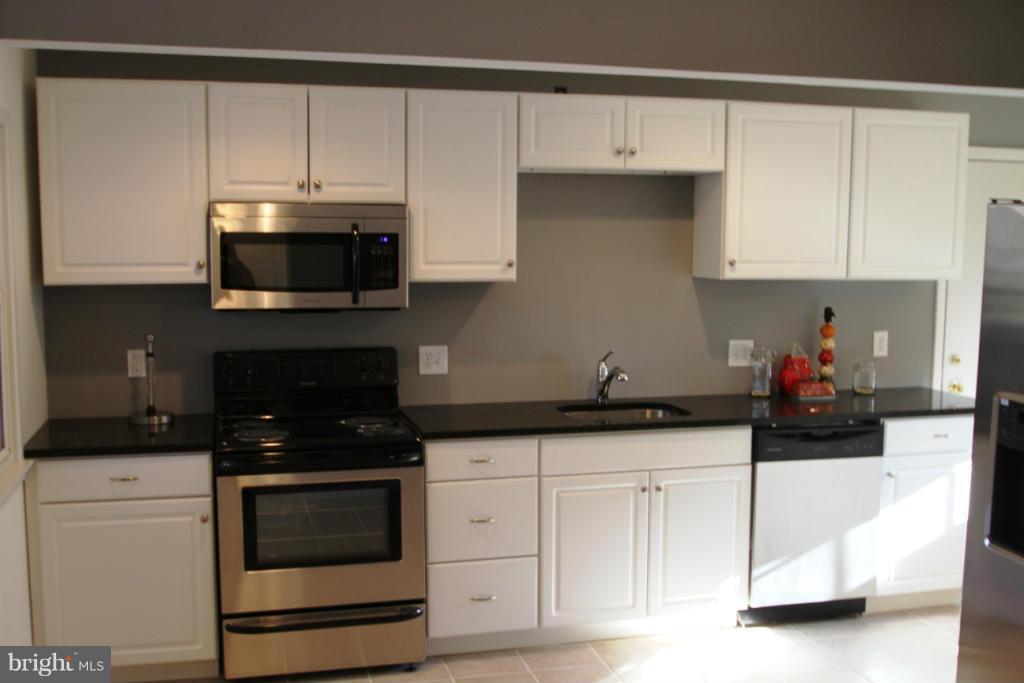 1251 Columbia Road Woodbridge, VA 22191 - Photo 7 of 19 Kitchen