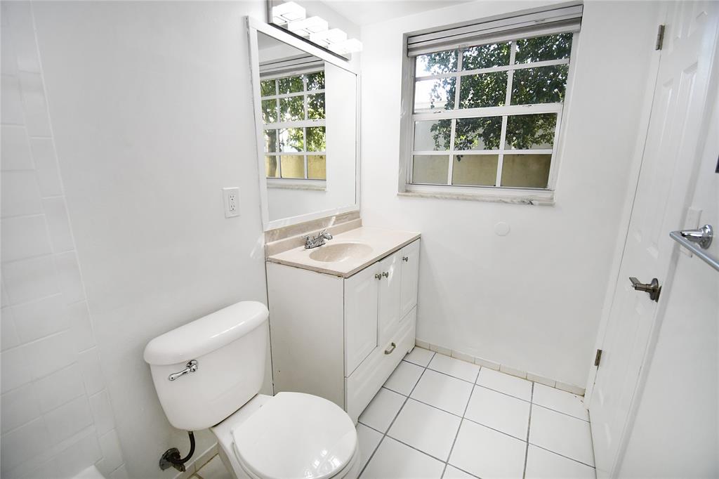 900 Northeast 26th Street, Unit 7 Wilton Manors, FL 33305 - Photo 9 of 12