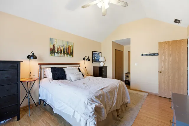 $250,000 | 350 Windsor Court, Unit D, South Elgin, IL 60177