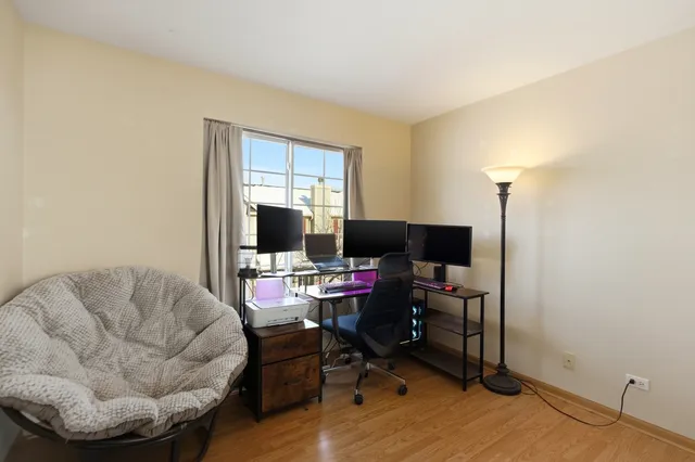 $250,000 | 350 Windsor Court, Unit D, South Elgin, IL 60177