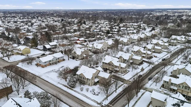 $250,000 | 350 Windsor Court, Unit D, South Elgin, IL 60177