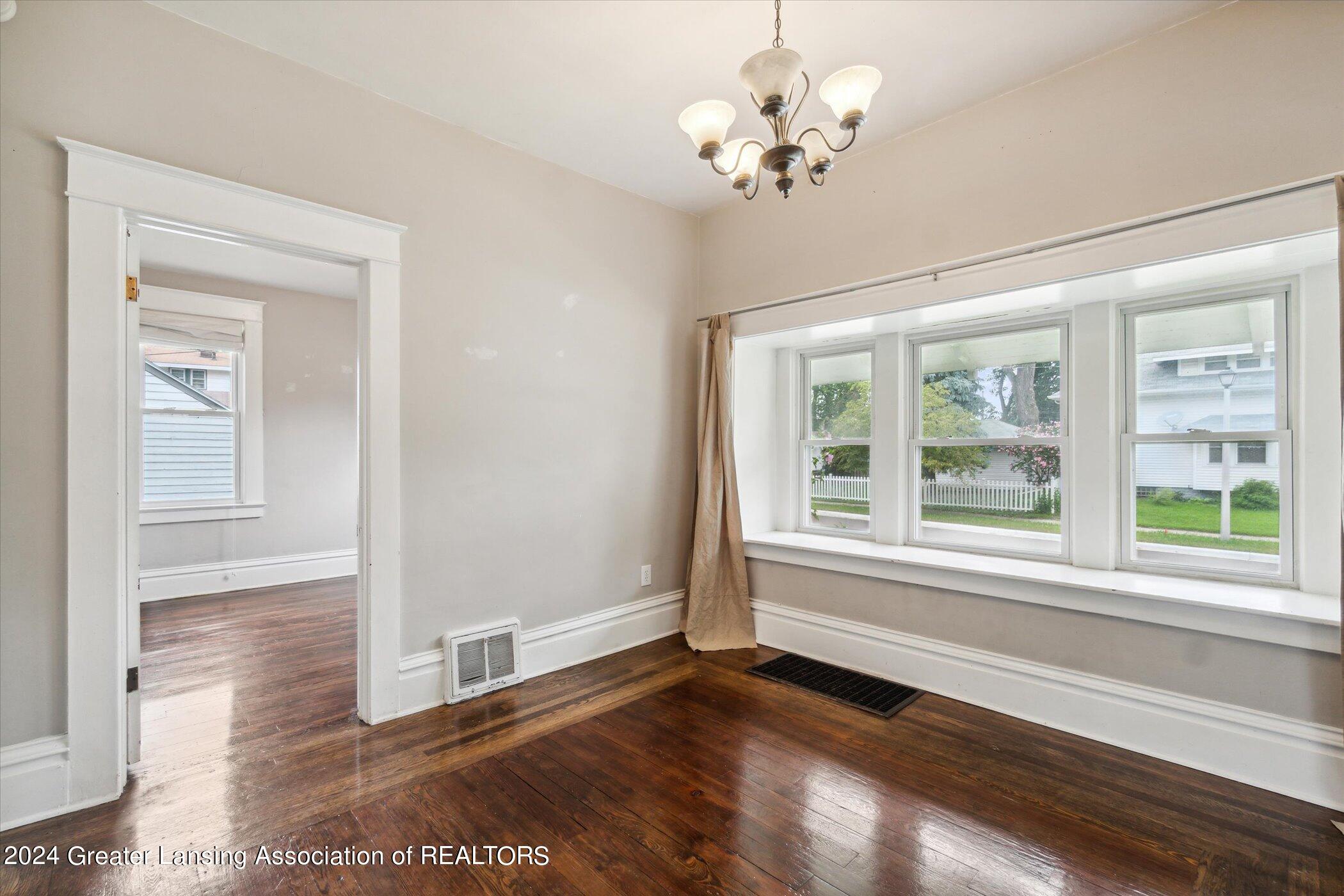 2400 Strathmore Road Lansing, MI 48910 - Photo 15 of 44 12-2400-Strathmore-Rd-Lansing-MI-48910-W