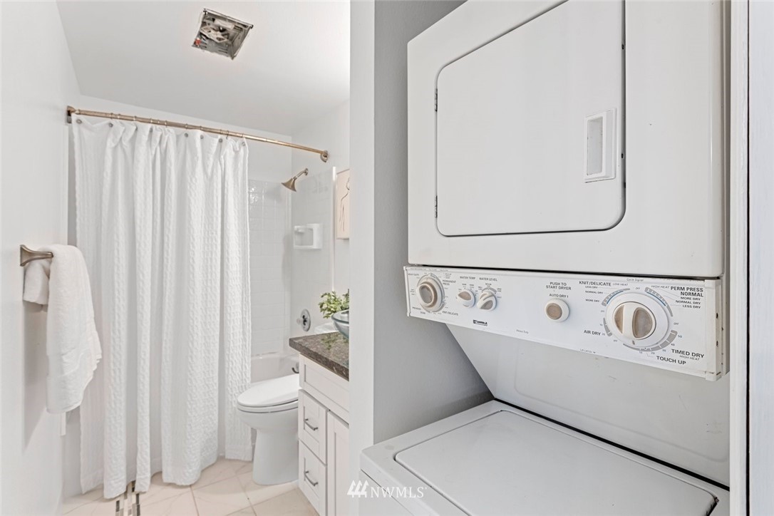 5909 Southwest Carroll Street, Unit 101 Seattle, WA 98116 - Photo 12 of 12
