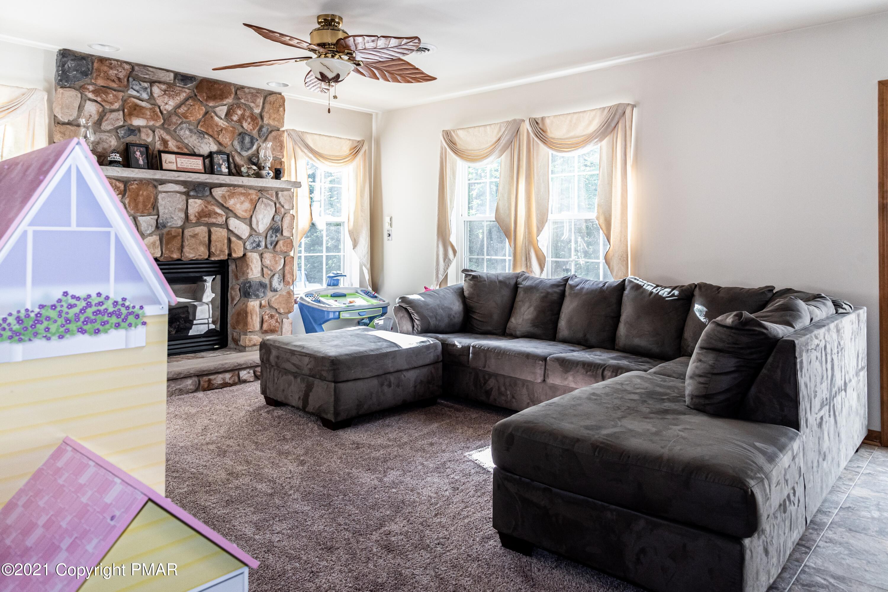 201 McKay Road Henryville, PA 18332 - Photo 29 of 61 LIVING ROOM
