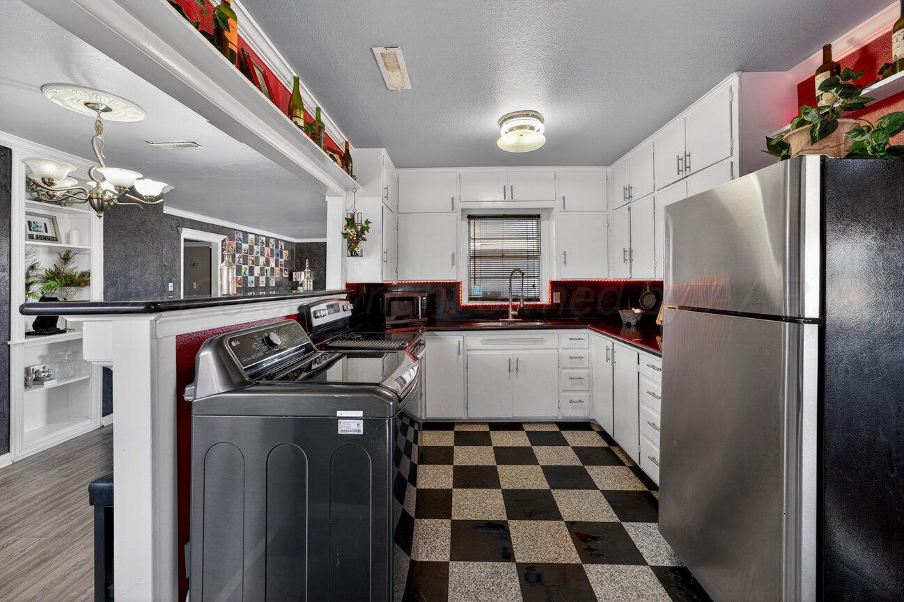 3508 Concord Road Amarillo, TX 79109 - Photo 5 of 12 a kitchen with stainless steel appliances granite countertop a refrigerator and a sink