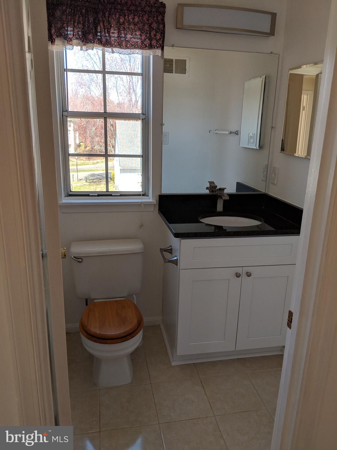 909 Pointer Ridge Drive Gaithersburg, MD 20878 - Photo 11 of 17 Upstairs bath